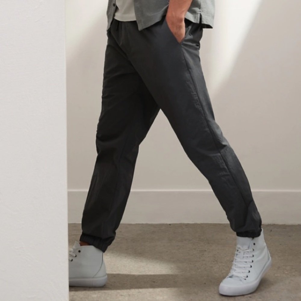 NWOT crinkle dark grey banana republic pants